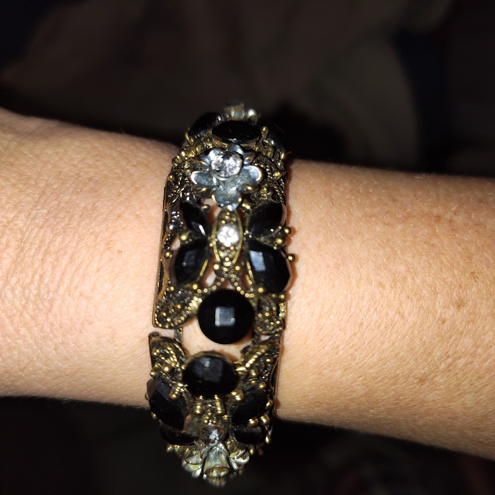 Elegant Black and Gold Floral Bracelet